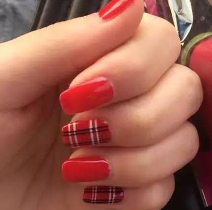 女生美甲什么颜色好看 美甲图片2017款式红色