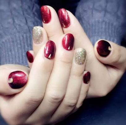 女生美甲什么颜色好看 美甲图片2017款式红色