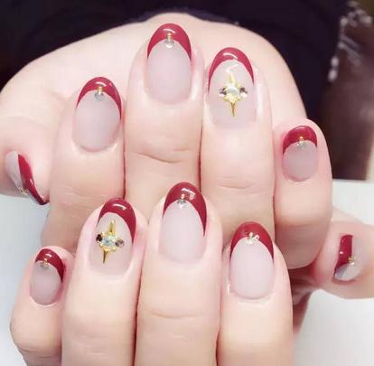 女生美甲什么颜色好看 美甲图片2017款式红色