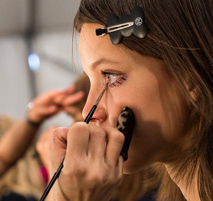 2017年秋冬纽约时装周 眼线新画法惊艳全世界