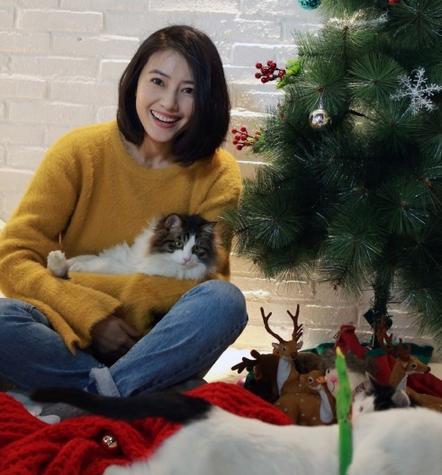 高圆圆赵又廷恩爱温馨接地气 女神气质穿搭依旧这么美