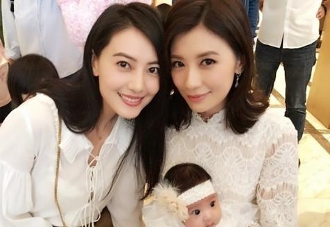 高圆圆赵又廷恩爱温馨接地气 女神气质穿搭依旧这么美