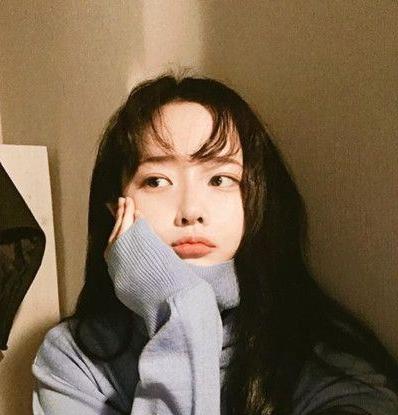 圆脸适合什么中长发型