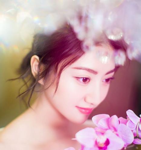 景甜扎上减龄丸子头颜值开挂 一路美出新高度