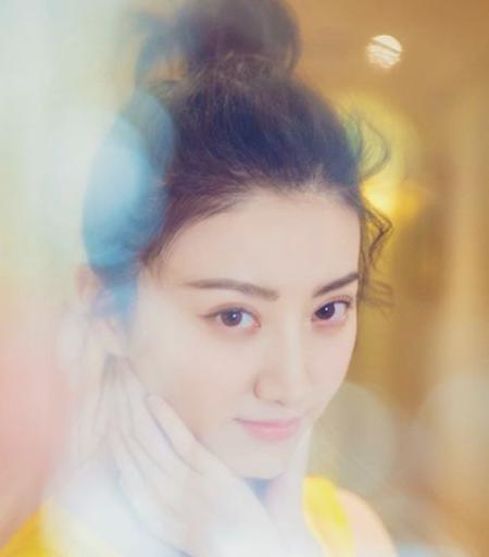 景甜扎上减龄丸子头颜值开挂 一路美出新高度