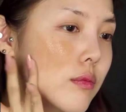 皮肤暗黄怎么化妆好看