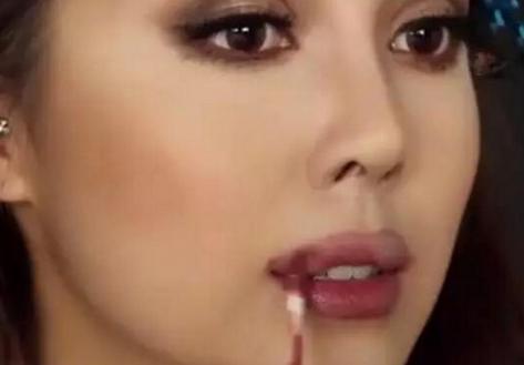 皮肤暗黄怎么化妆好看