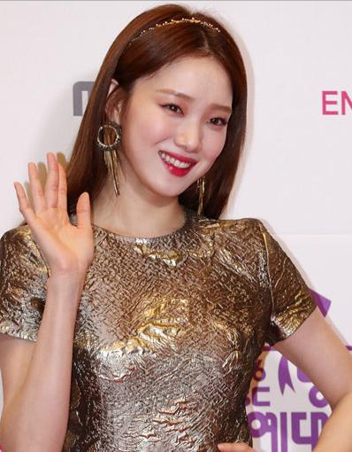 眼影哪个颜色好看