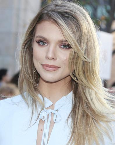 眼影哪个颜色好看