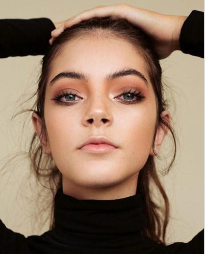 眼影哪个颜色好看 眼影哪个颜色好看