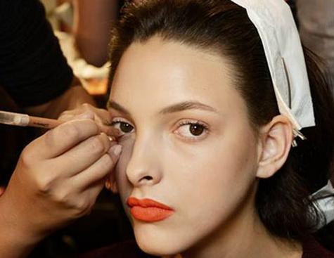 眼影哪个颜色好看 眼影哪个颜色好看