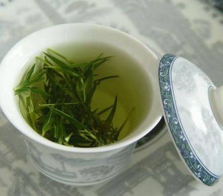 脸上长斑是什么原因