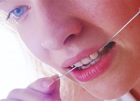 牙线的使用方法