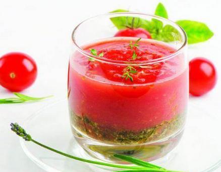 西红柿擦脸祛斑的方法