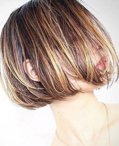 日系清新风短发经典不败 挑染是日系短发的一大亮点