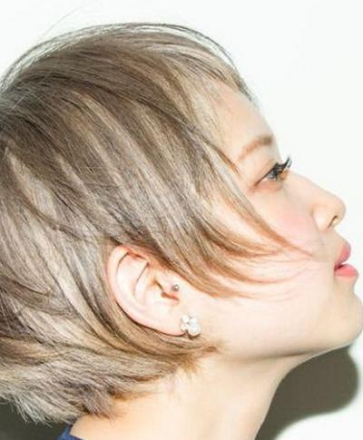 日系清新风短发经典不败 挑染是日系短发的一大亮点