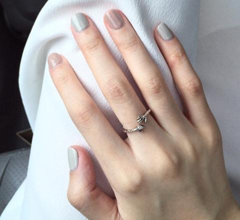 学会指甲搭配法则 巧妙搭配颜色让你成时尚焦点 学会指甲搭配法则 巧妙搭配颜色让你成时尚焦点