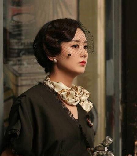 刘诗诗民国复古卷发成焦点？明星同款发型PK谁最好看