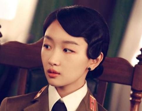 刘诗诗民国复古卷发成焦点？明星同款发型PK谁最好看