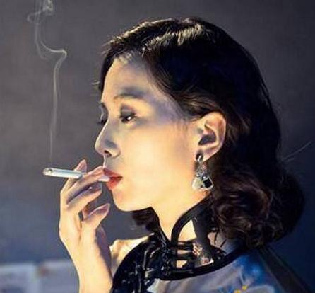 刘诗诗民国复古卷发成焦点？明星同款发型PK谁最好看