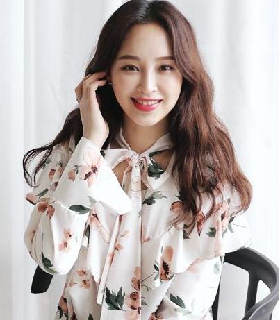 网红同款卷发发型 网红同款卷发发型