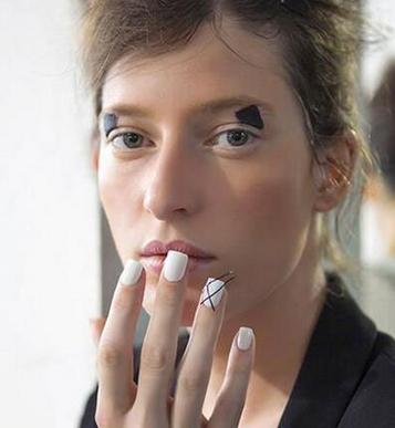 最显手白的指甲油图片