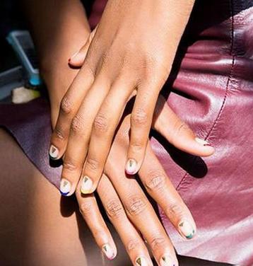 最显手白的指甲油图片