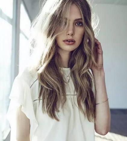 2017最流行的还是微卷发 仙气更有名媛范