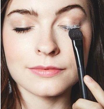 拒绝苍蝇脚 睫毛膏的正确刷法图解