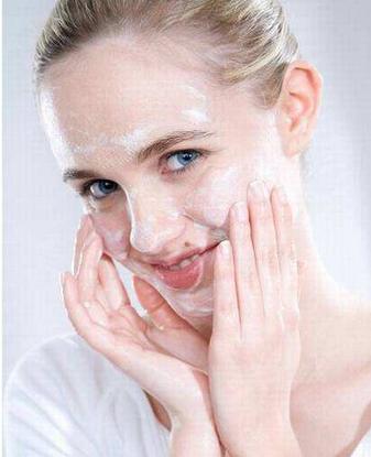 牛奶怎么洗脸才能美白