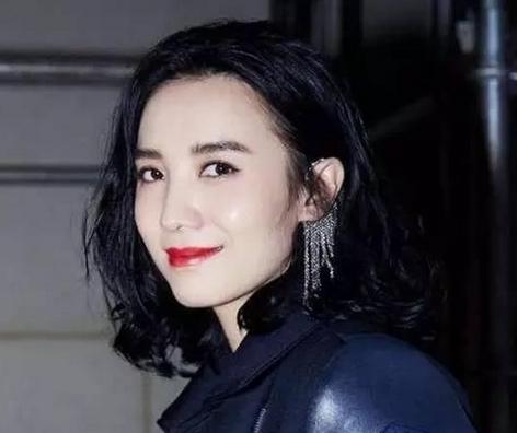 现在流行什么发型？显脸小的侧耳朵发型最受明星欢迎