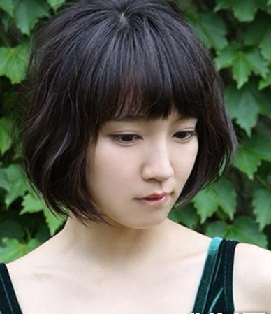 圆脸减龄短发发型图片