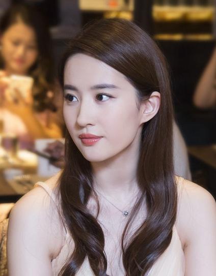 明星妆容大解析 景甜刘亦菲美妆你更喜欢谁？