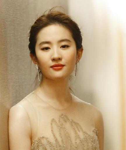 明星妆容大解析 景甜刘亦菲美妆你更喜欢谁？