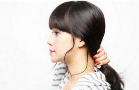 超简单丸子头扎法图解 超简单丸子头扎法图解