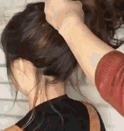 2017减龄丸子头依旧超火 春丽头成时尚潮人的焦点