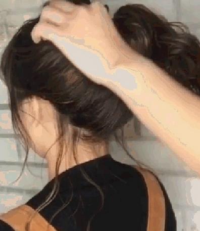 2017减龄丸子头依旧超火 春丽头成时尚潮人的焦点