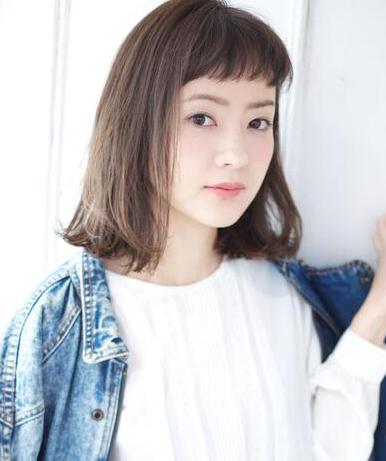 漂亮的中长发型图片