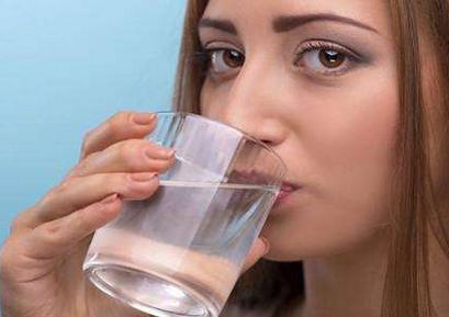 春季皮肤干燥怎么补水