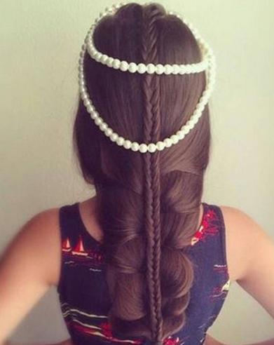 春天怎么扎头发好看？漂亮的扎发简单却不失华丽感