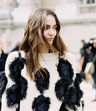 不知道弄什么发型好看？时尚街拍新发型给你灵感