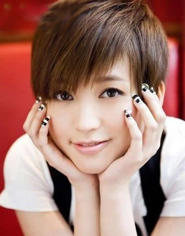 短发波波头怎么弄好看