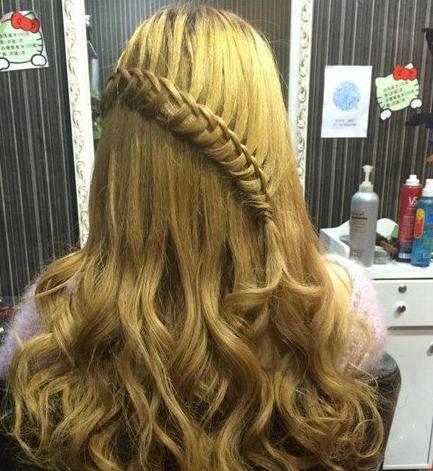 中长发怎么弄发型好看