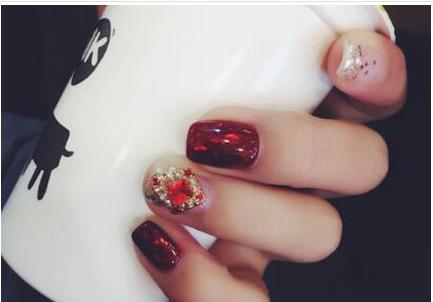 红色美甲图片2017款式