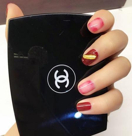 红色美甲图片2017款式