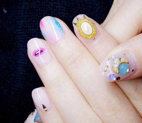 美甲图片2017新款式钻 美甲图片2017新款式钻
