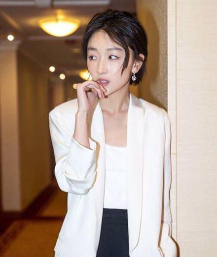 越剪越短！周冬雨的男仔头让大家领略到她前所未有的性感