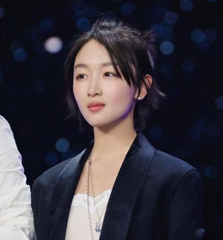 越剪越短！周冬雨的男仔头让大家领略到她前所未有的性感