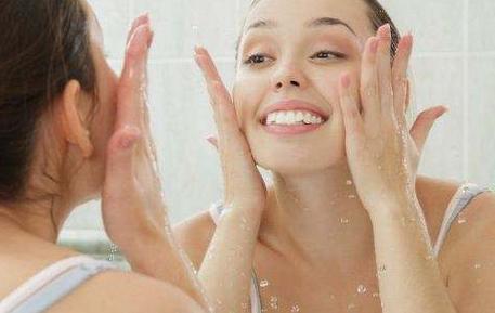 用什么洗脸去痘 用什么洗脸去痘