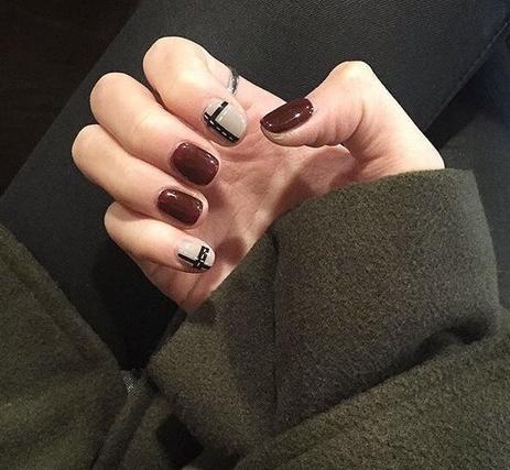 美甲配毛衣？美甲颜色怎么搭配才时尚暖暖哒